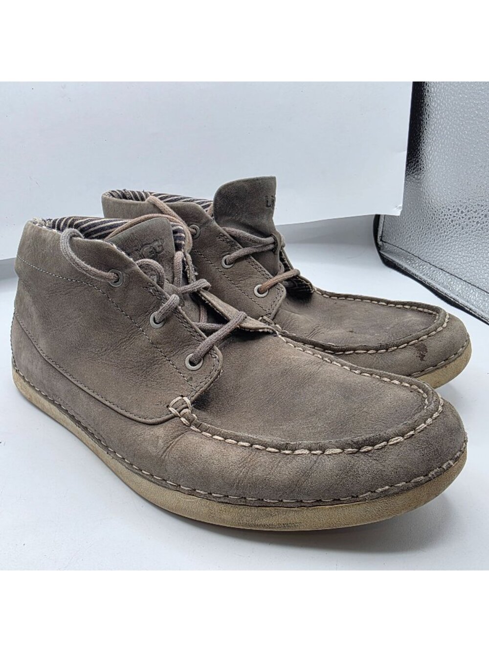 UGG Kaldwell Mens Size 9.5 Gray Chukka Ankle Boots Vibram Soles Walking Comfort